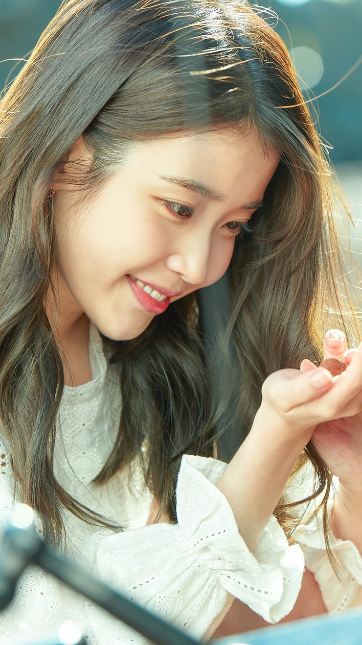 IU