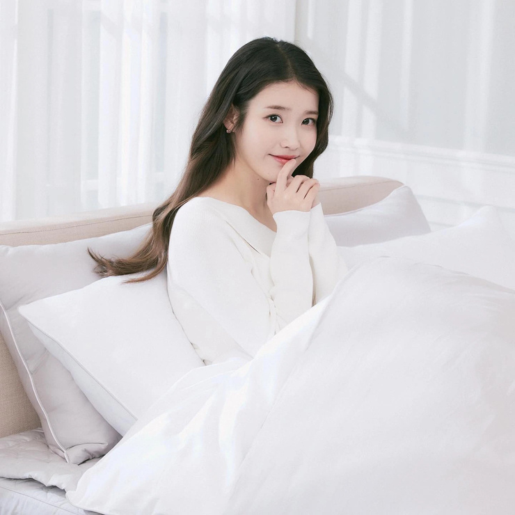 IU