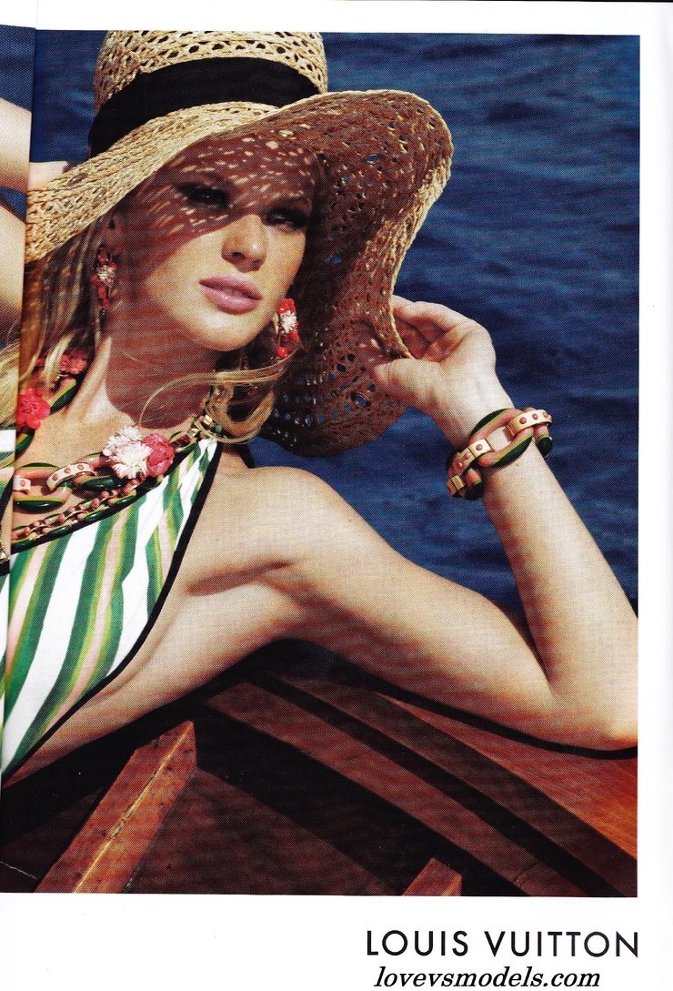 Anne Vyalitsyna Anne Vyalitsyna