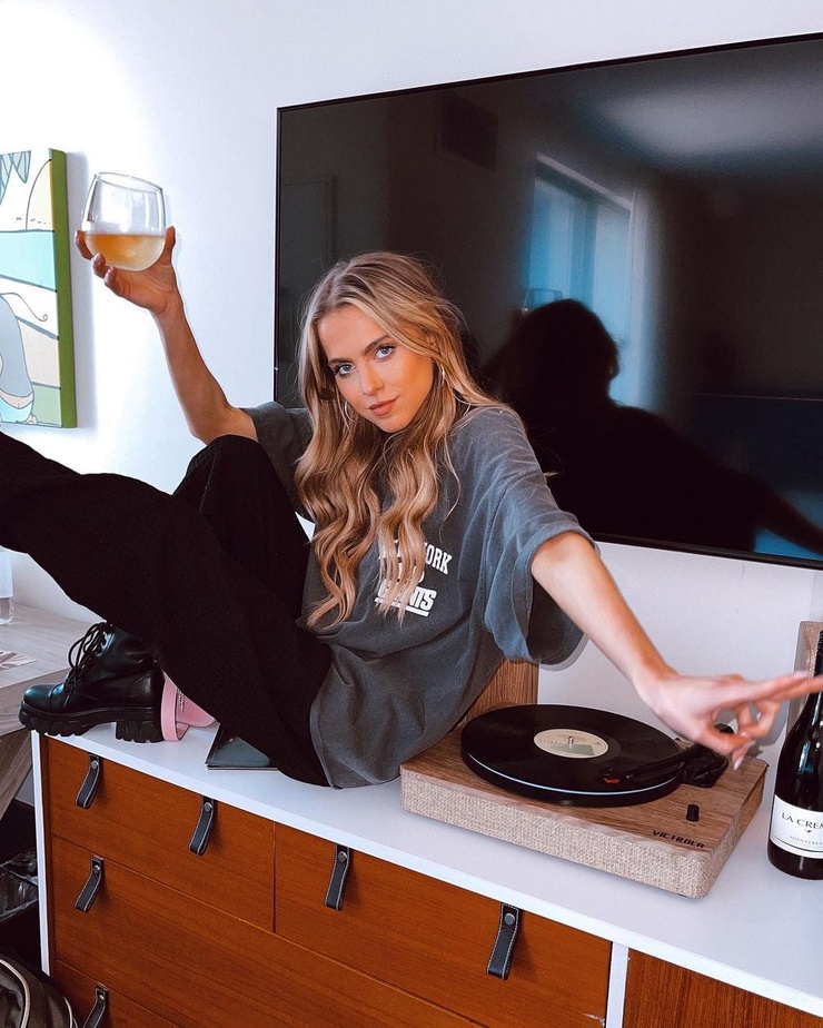 Anne Winters
