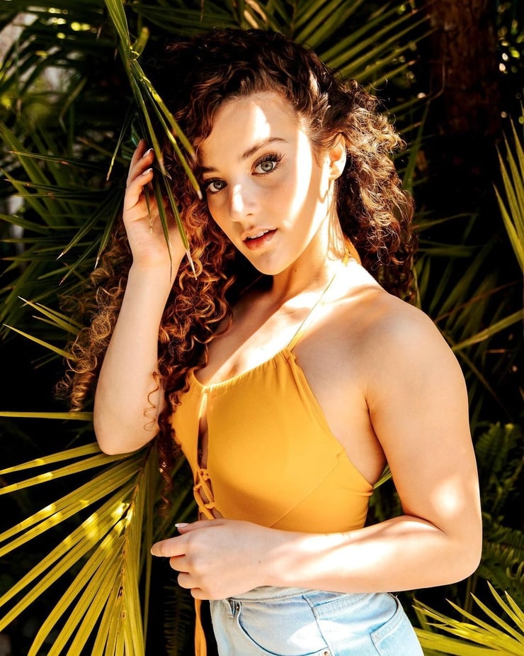 Sofie Dossi Sofie Dossi