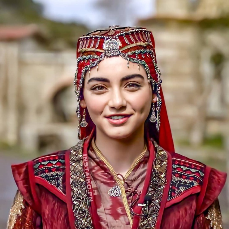 Özge Törer