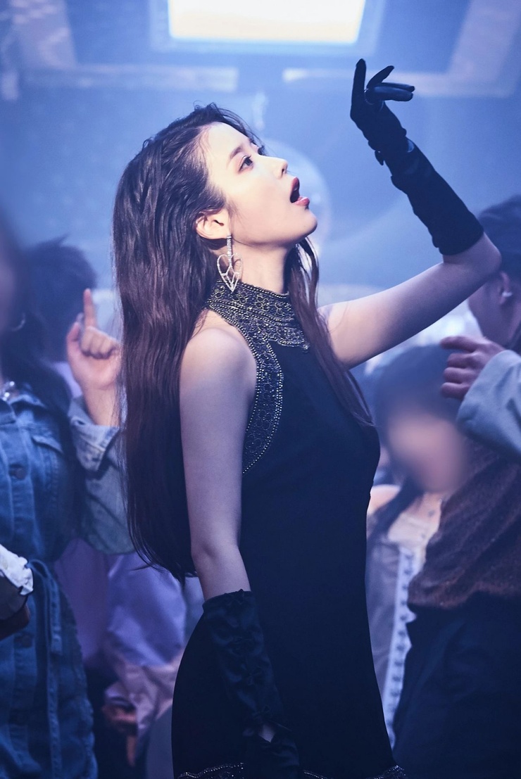 IU