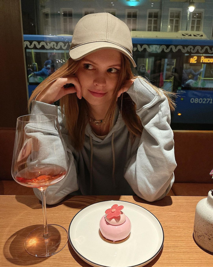 Anastasia Shcheglova Anastasia Shcheglova