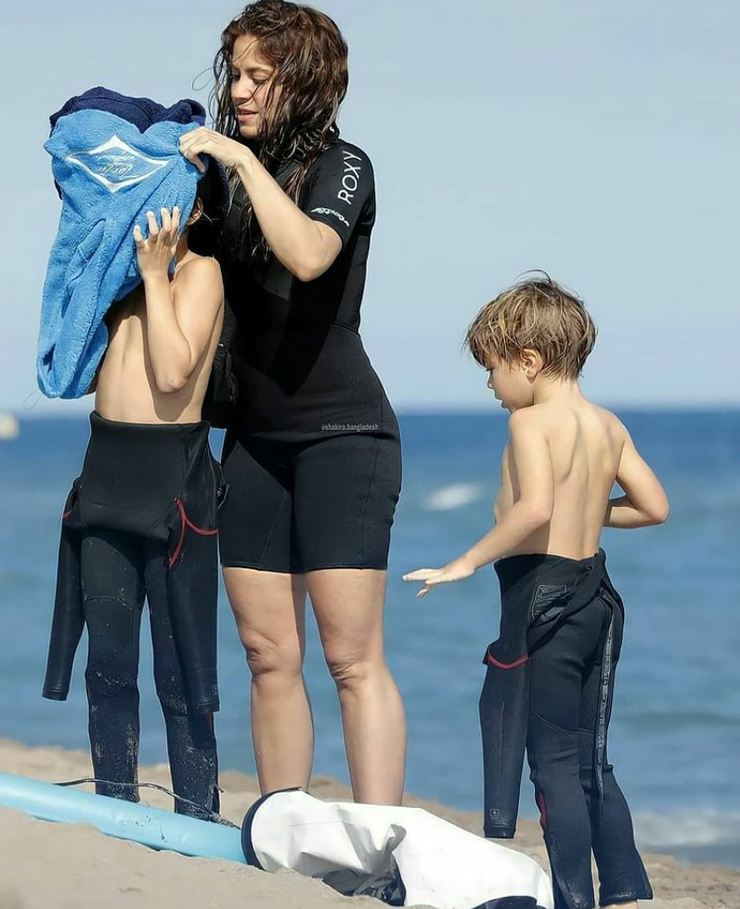 Shakira Shakira