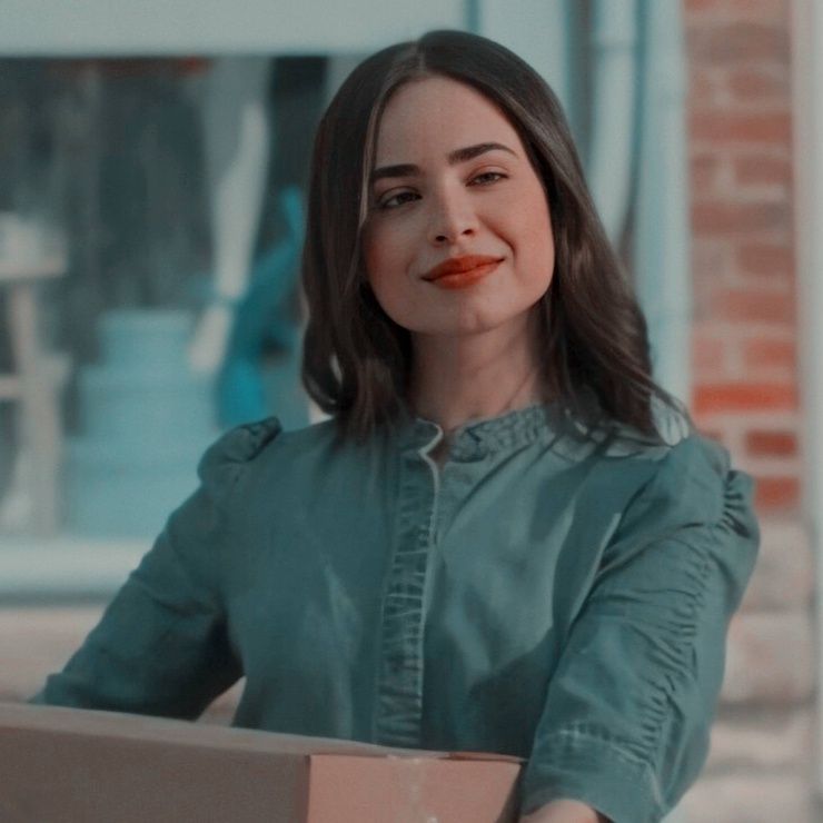 Sofia Carson