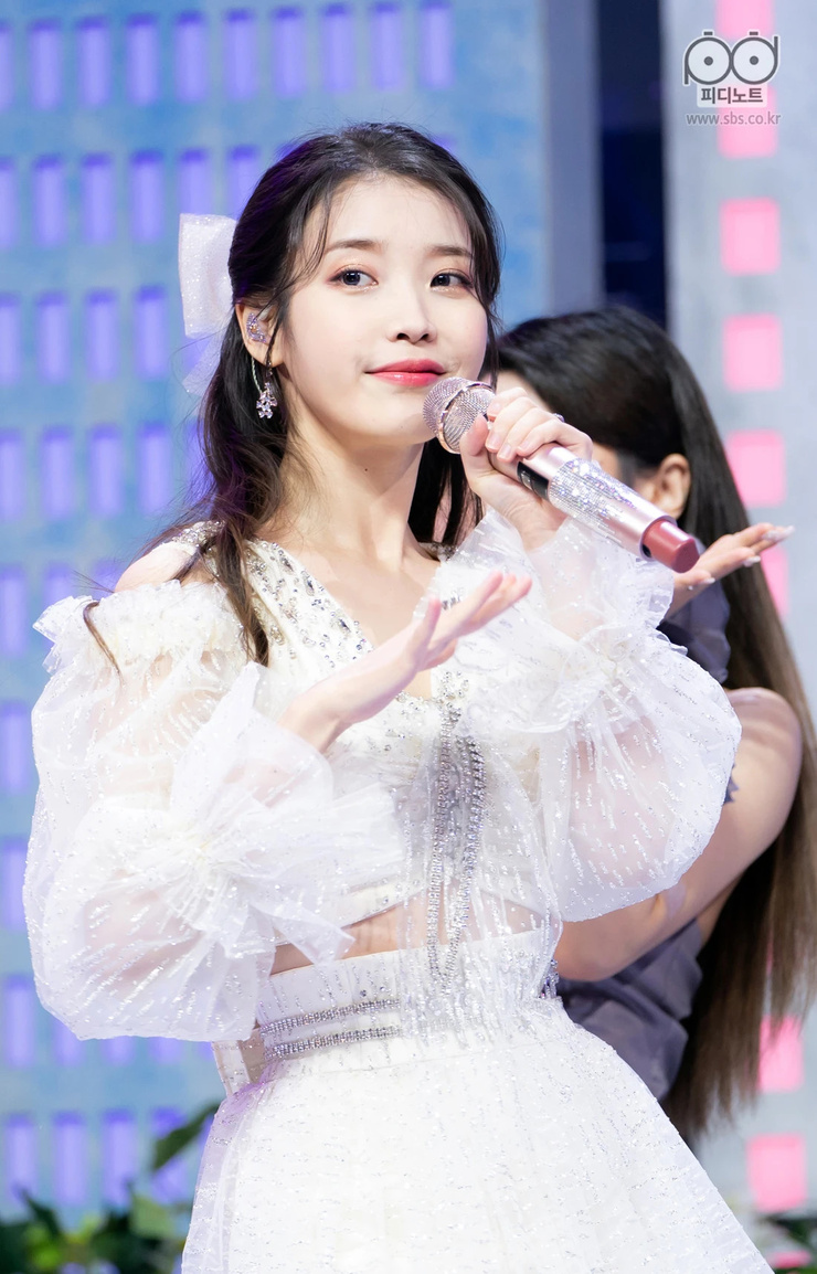 IU