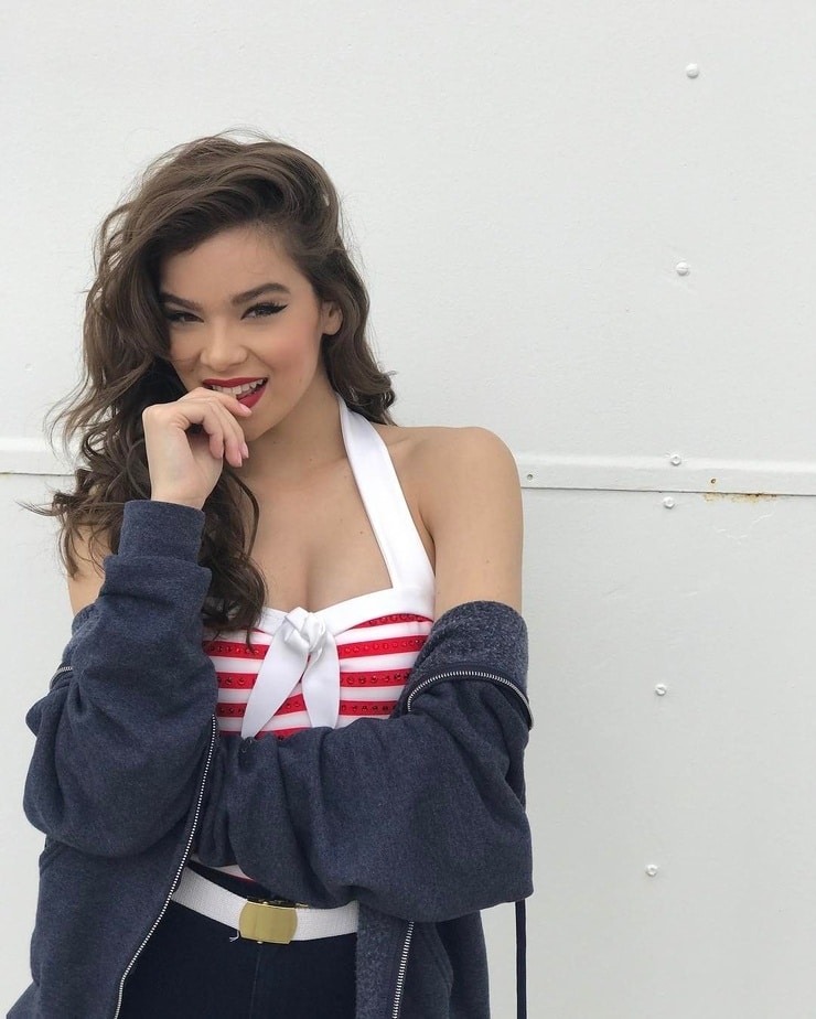 Hailee Steinfeld Hailee Steinfeld