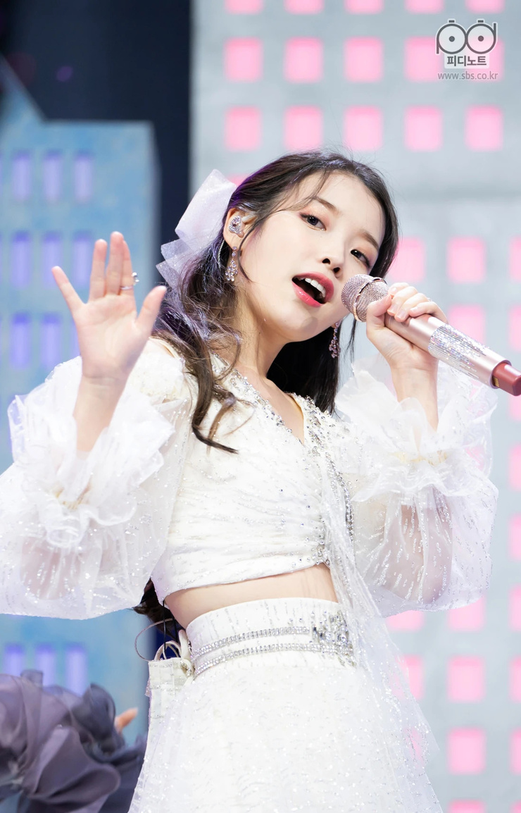 IU