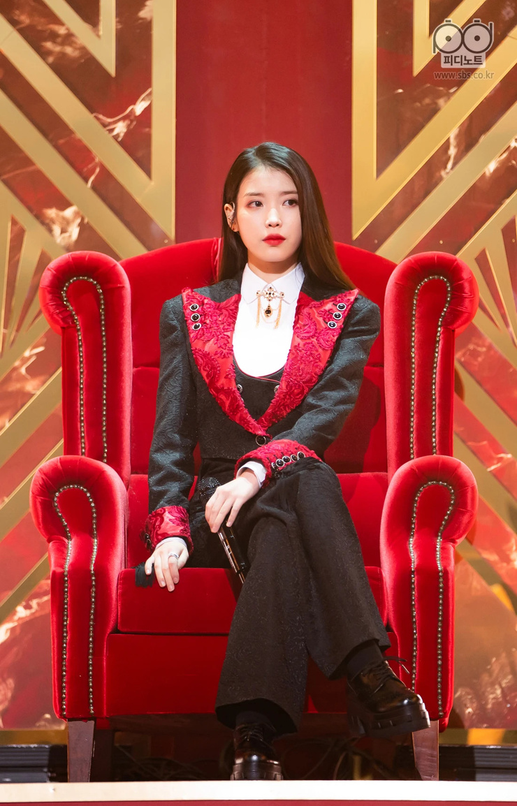IU