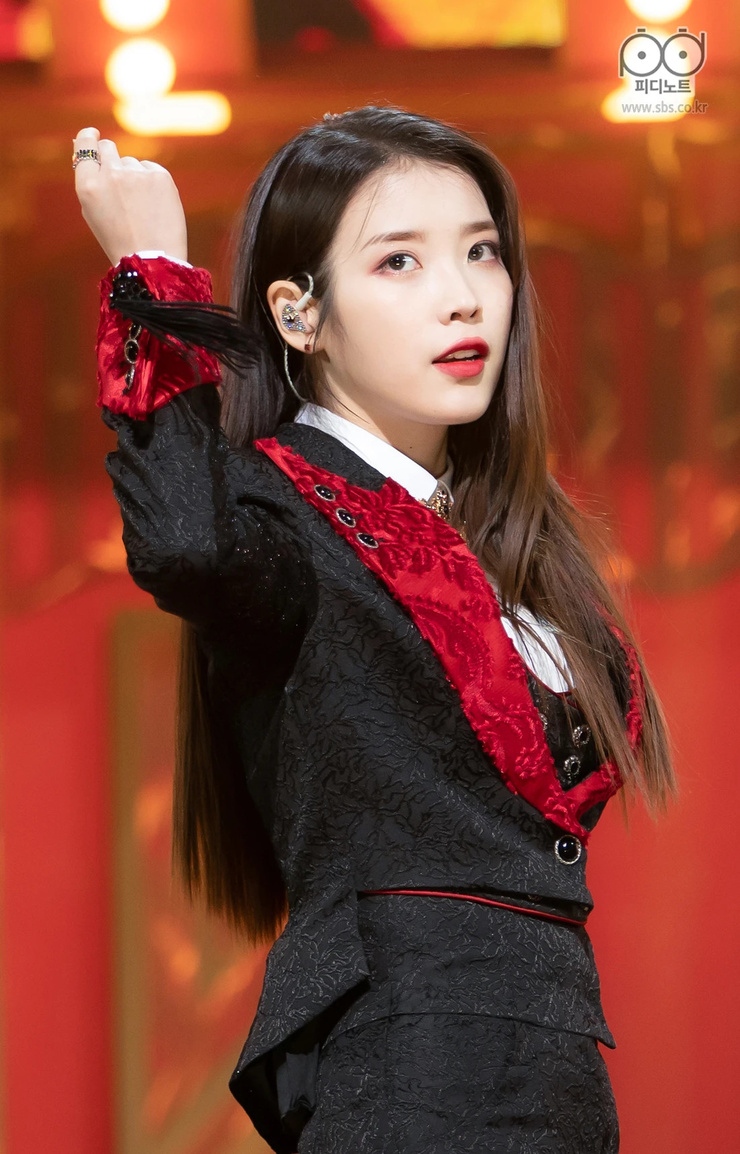 IU
