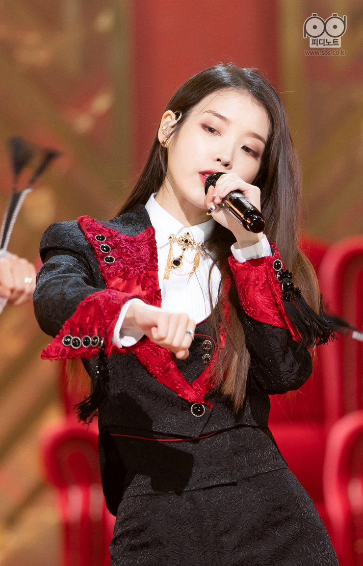 IU