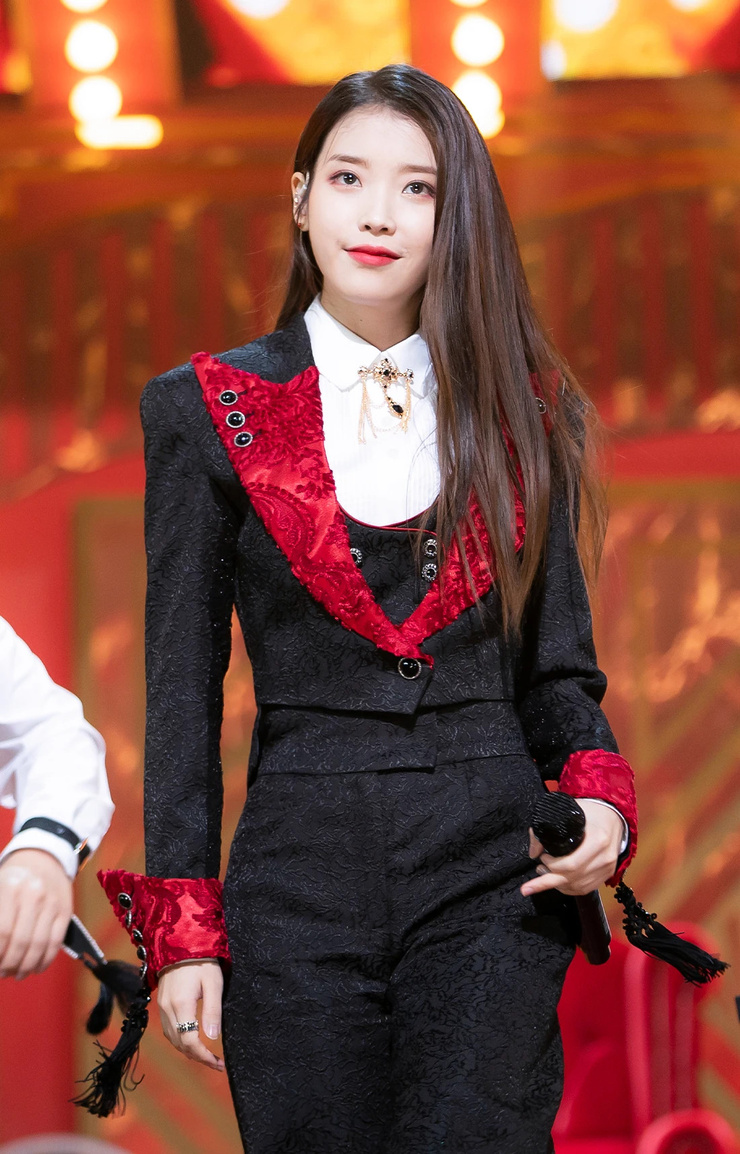 IU