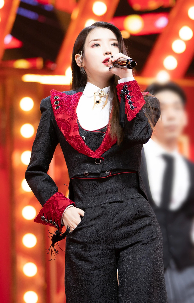 IU