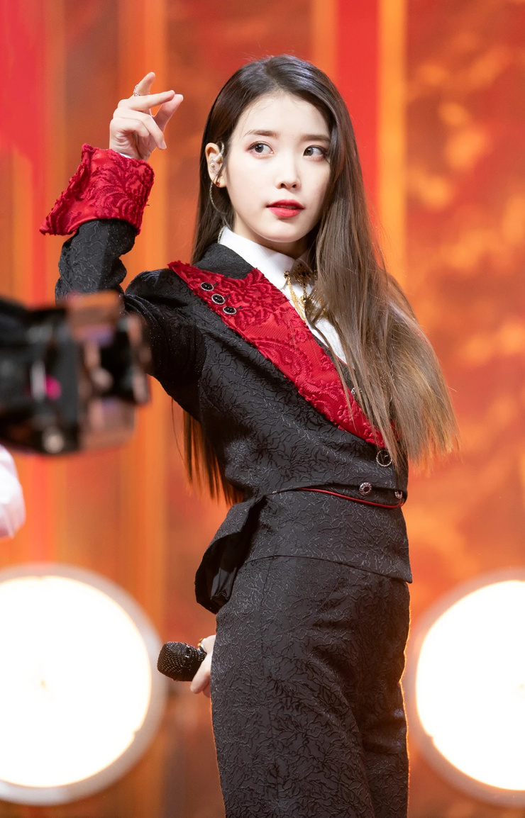 IU