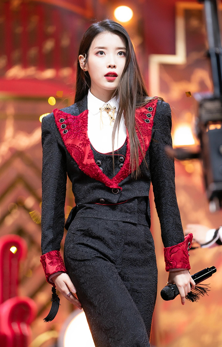IU