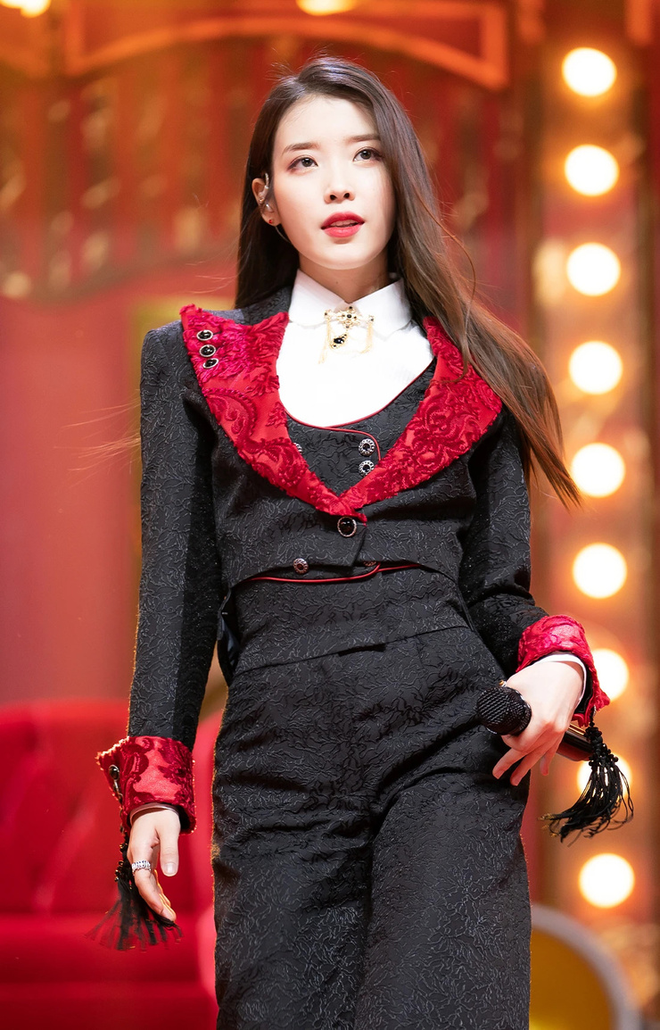 IU