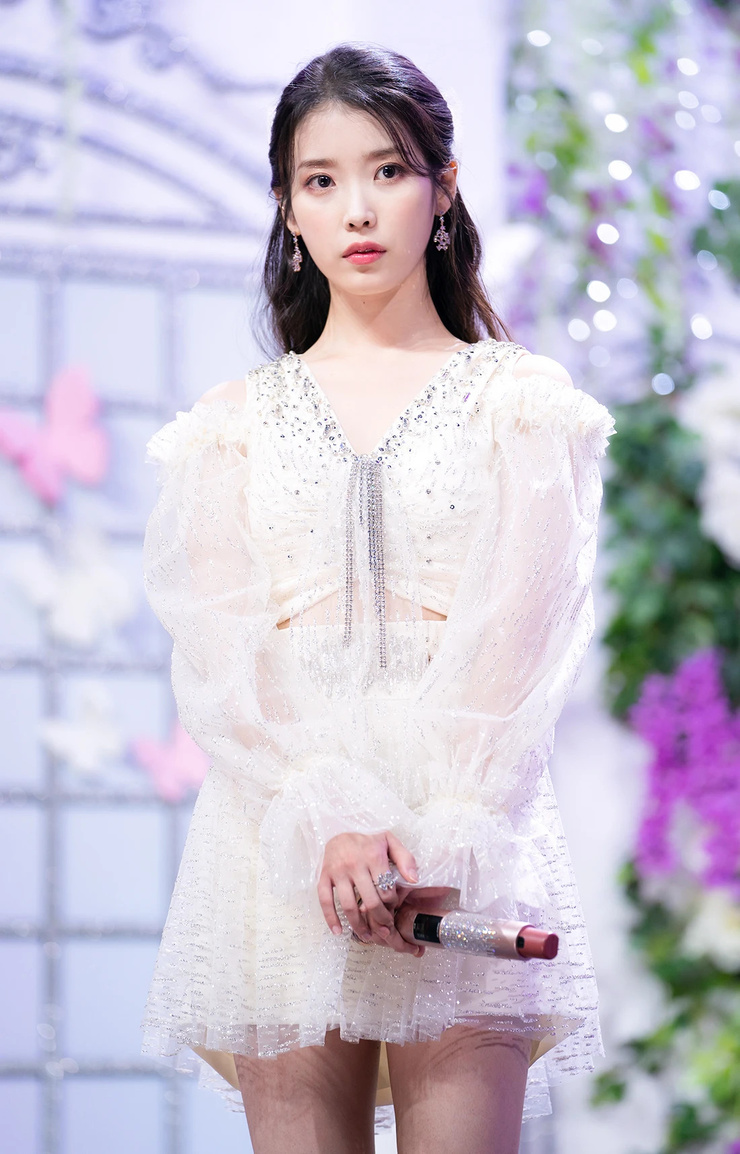 IU