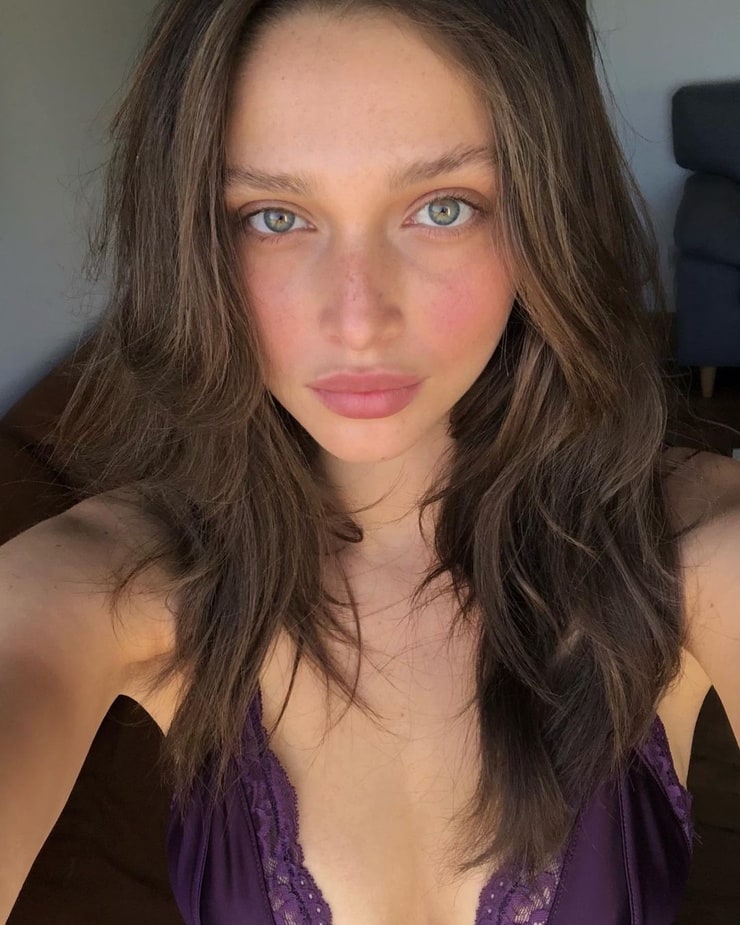 Talia Wallis Talia Wallis
