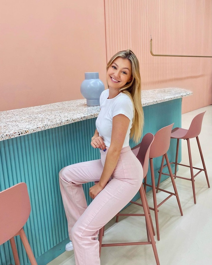 Ava Sambora