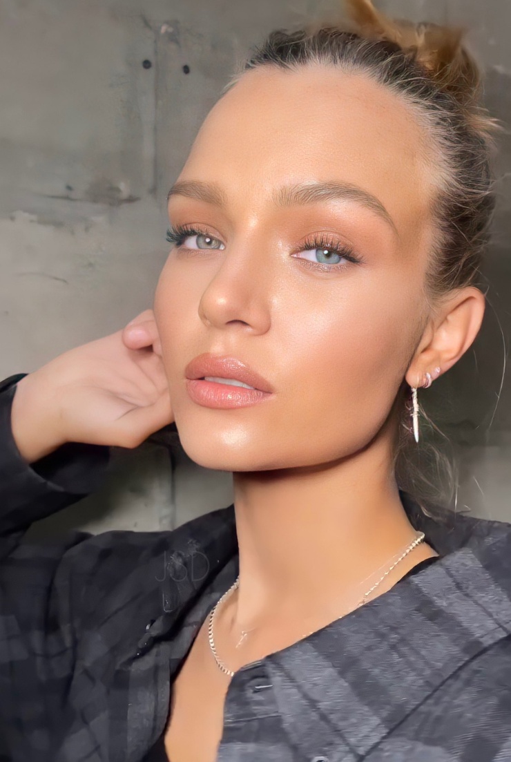 Josephine Skriver Josephine Skriver