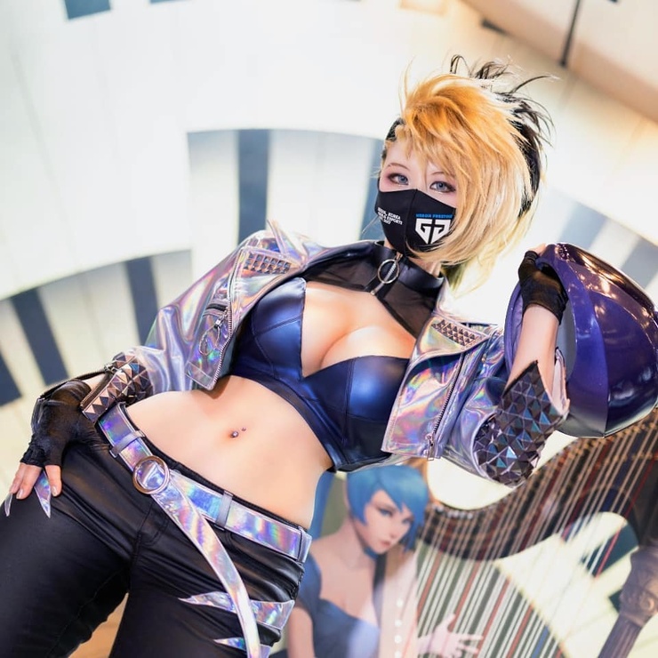 Tasha Spiral Cats