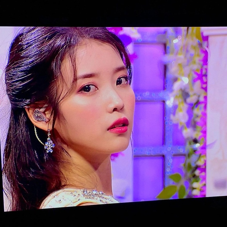 IU