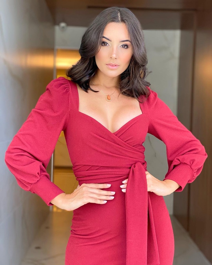 Caroline Andrade