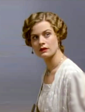 Amanda Elwes
