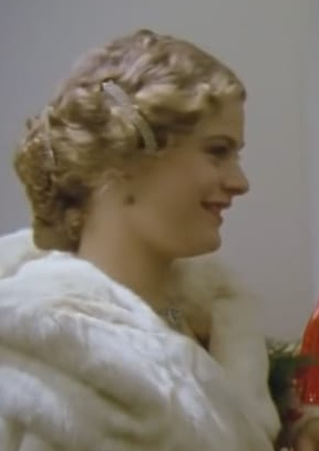 Amanda Elwes