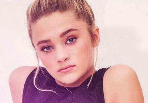 Lizzy Greene image