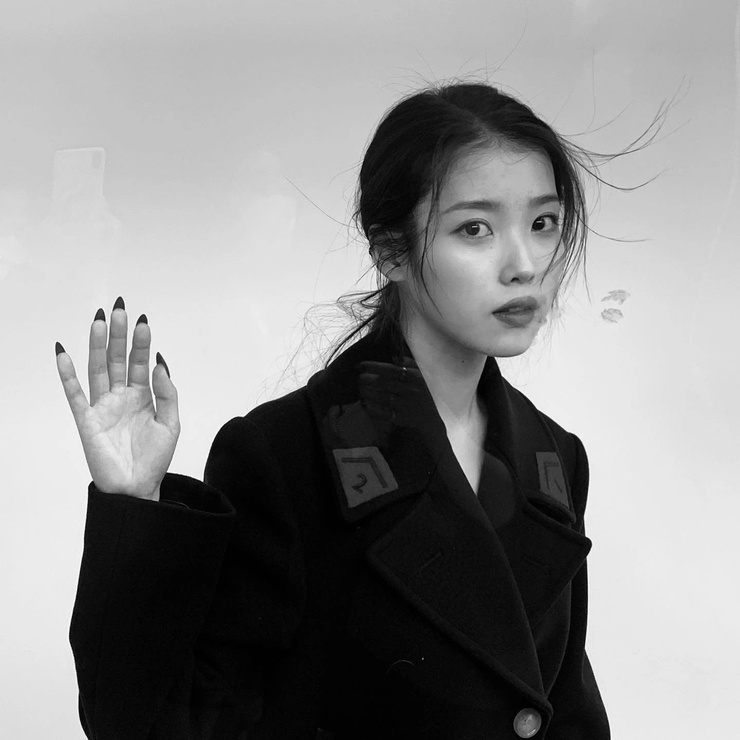 IU