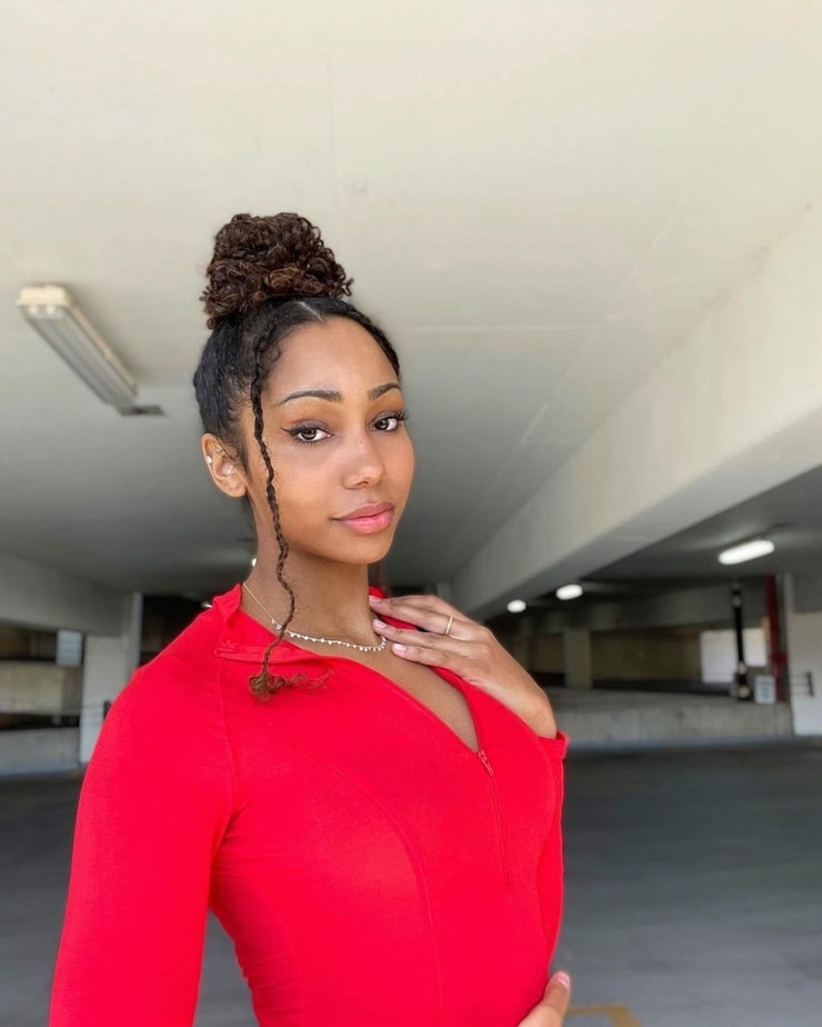 Chloe Foster II
