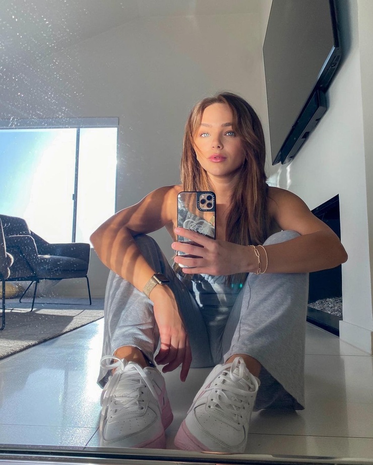 Oana Gregory