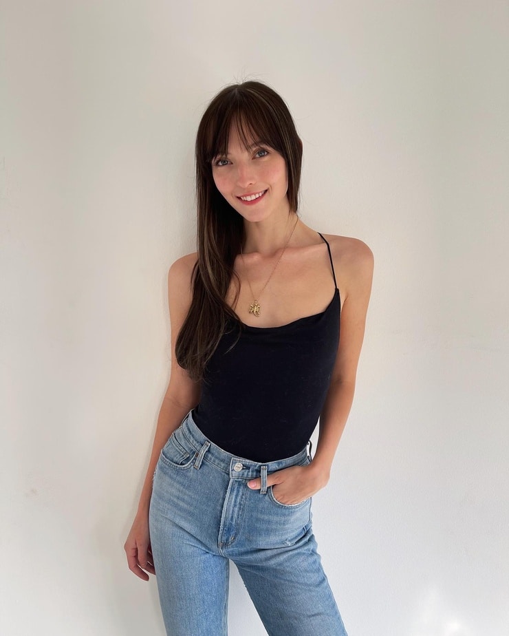 Savvy Taylor Savvy Taylor