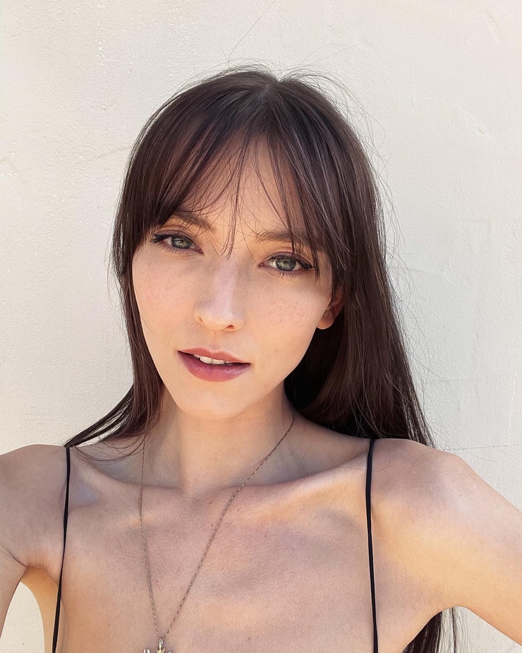 Savvy Taylor Savvy Taylor