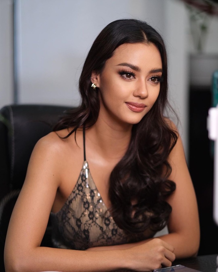 Amanda Obdam Amanda Obdam