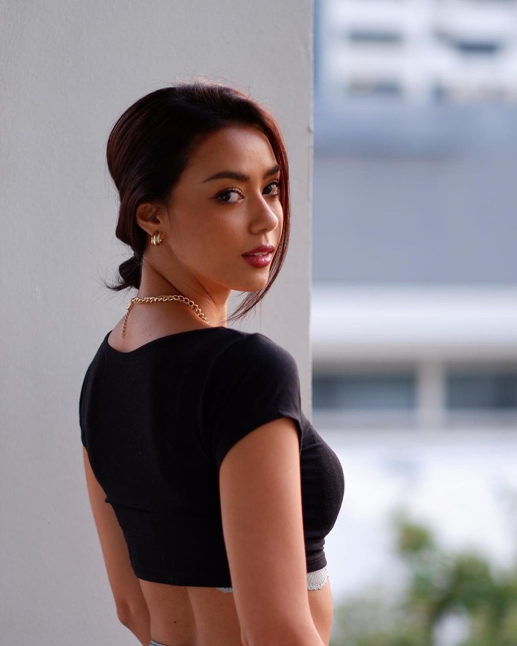 Amanda Obdam Amanda Obdam