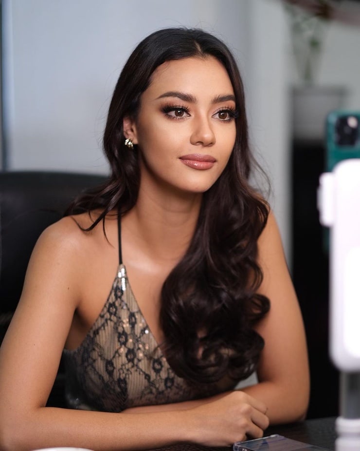 Amanda Obdam Amanda Obdam