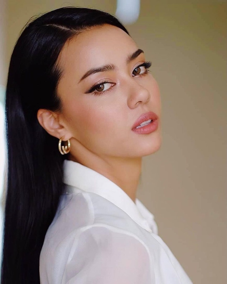 Amanda Obdam Amanda Obdam