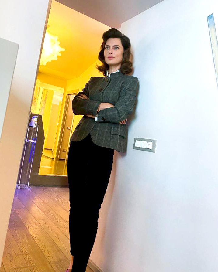 Catrinel Menghia Catrinel Menghia