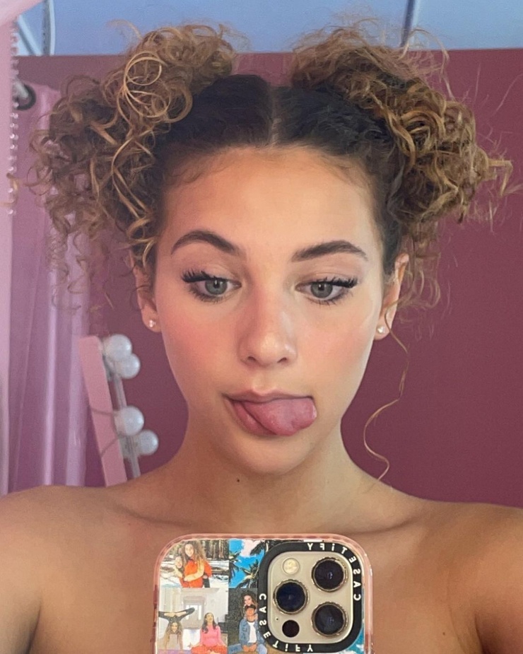 Sofie Dossi Sofie Dossi