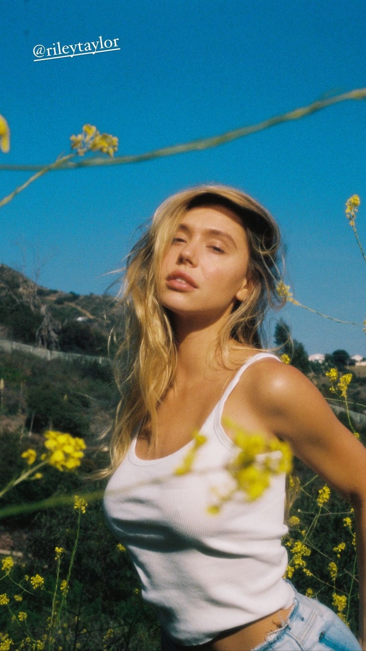Alexis Ren