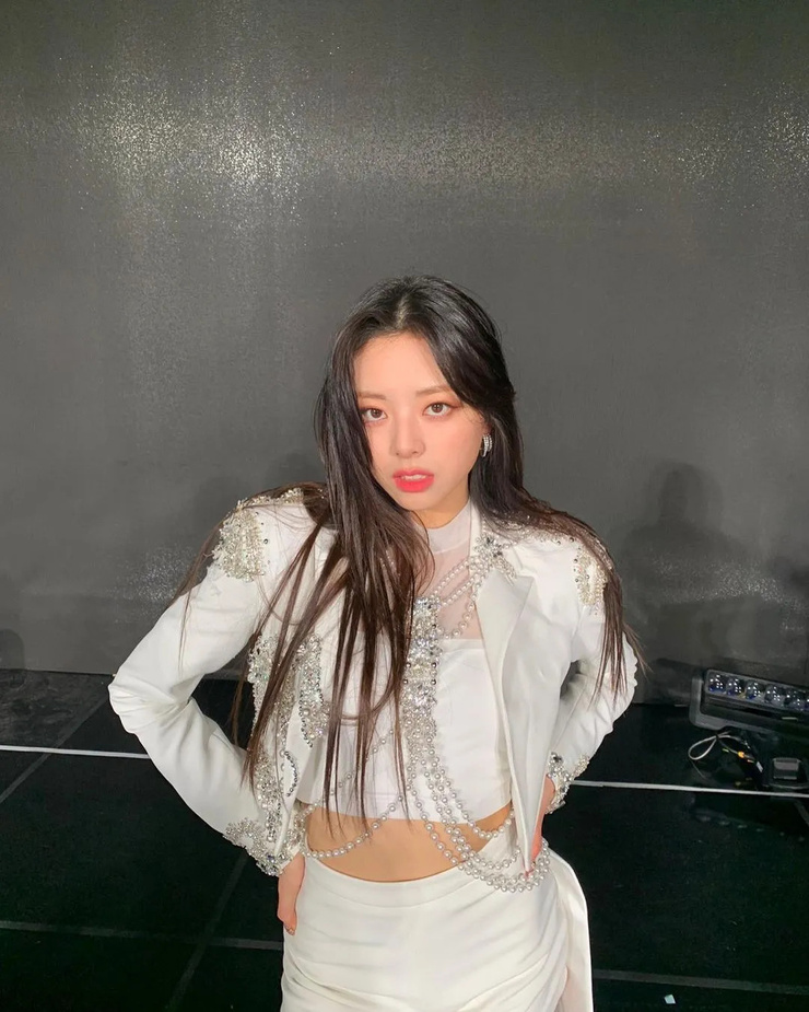 Yuna (ITZY) Yuna (ITZY)