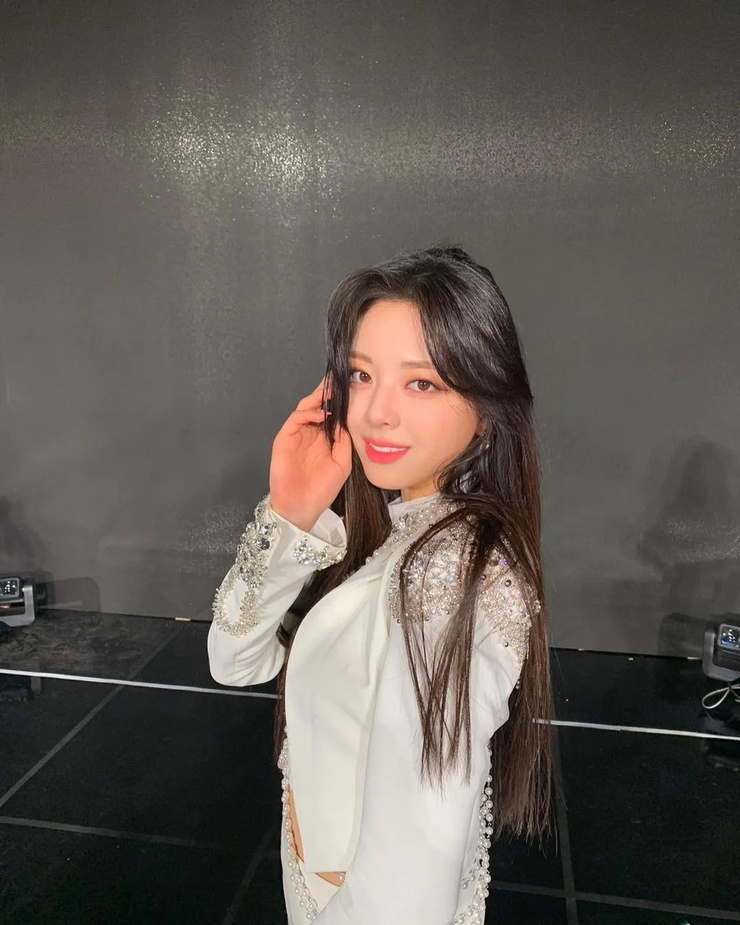 Yuna (ITZY) Yuna (ITZY)