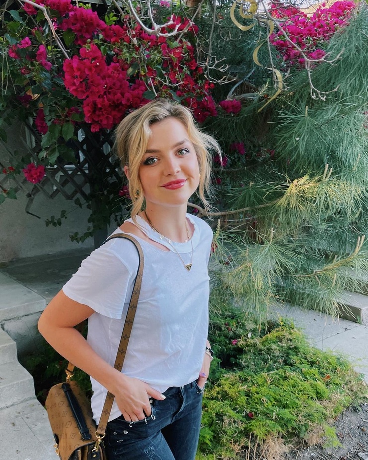 Anna Grace Barlow Anna Grace Barlow
