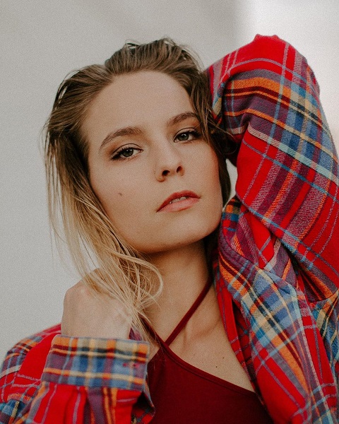 Annika Foster Annika Foster