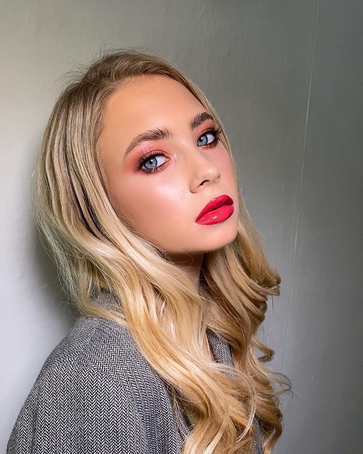 Ulyana Chzhan Ulyana Chzhan