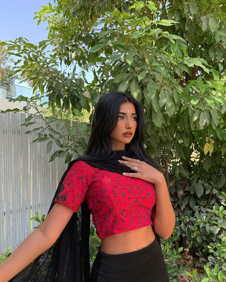 Iffat Marashi