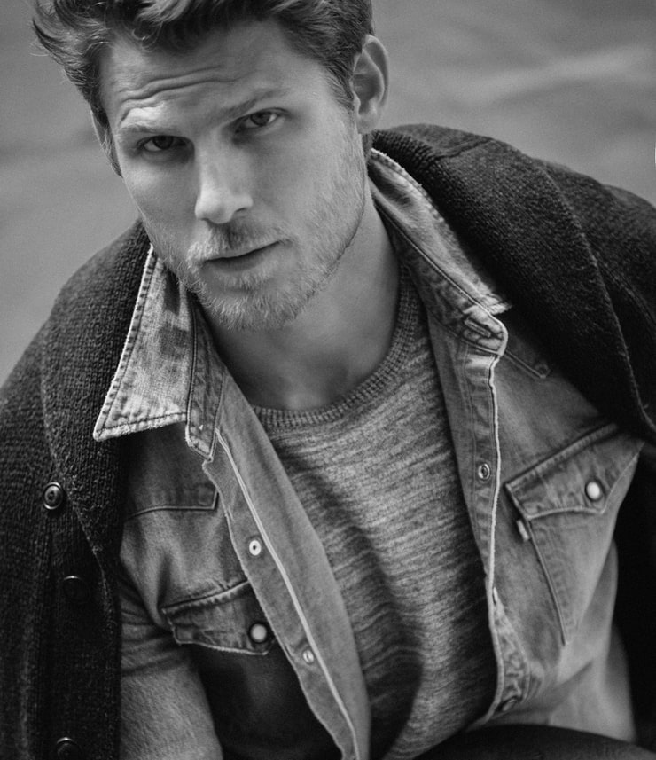 Трэвис Ван Винкл {Travis van Winkle}. Тревис Тедфорд. Актер Джек Трэвис.